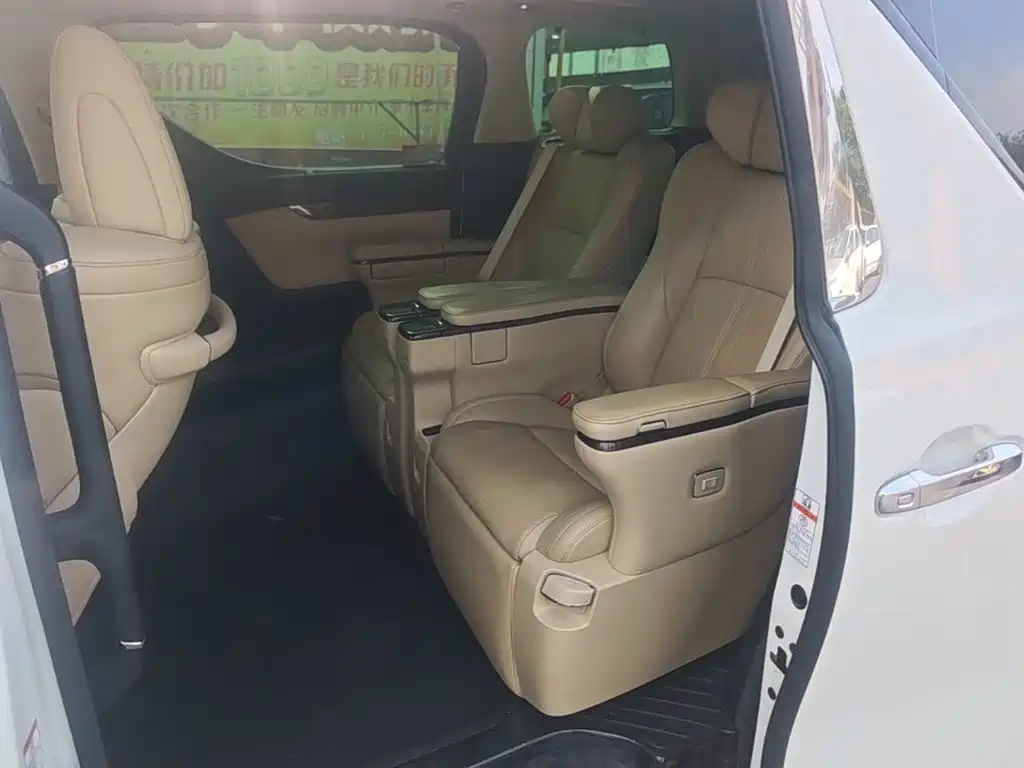 Toyota Vellfire — миниатюра 17