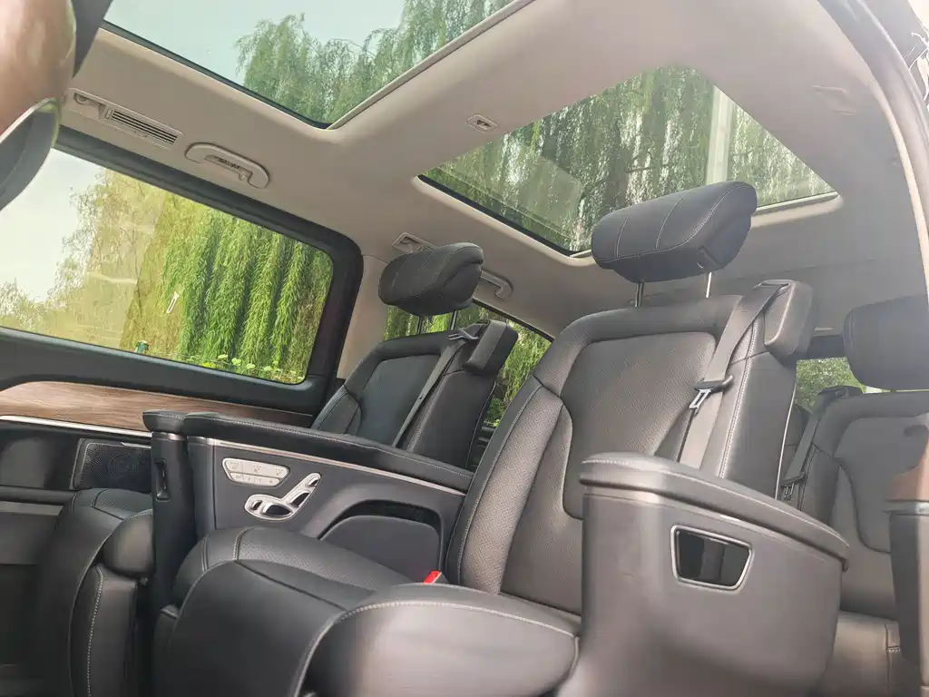 Mercedes-Benz V-Class — миниатюра 19