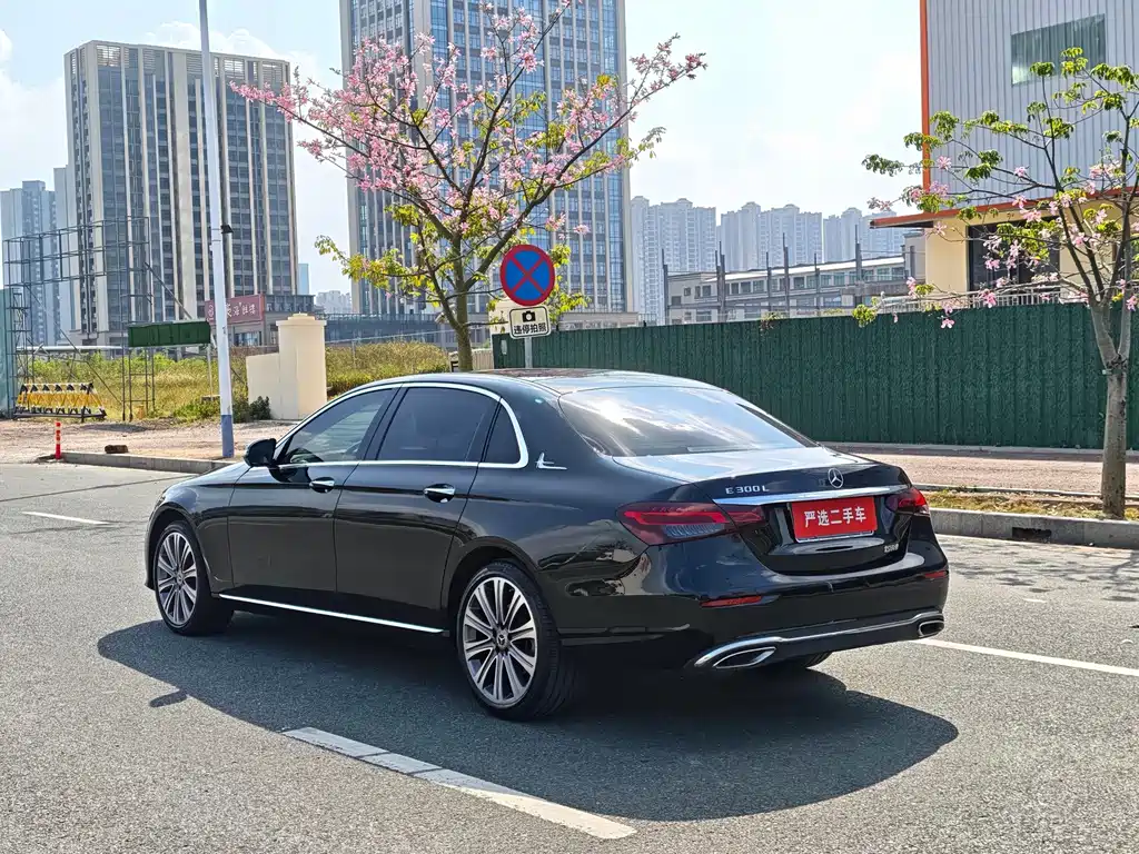 Mercedes-Benz E-Class — миниатюра 4