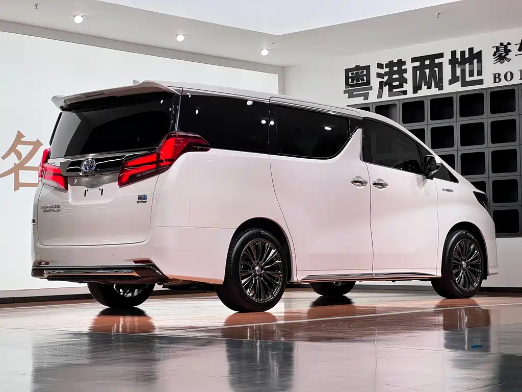 Toyota Alphard — миниатюра 7