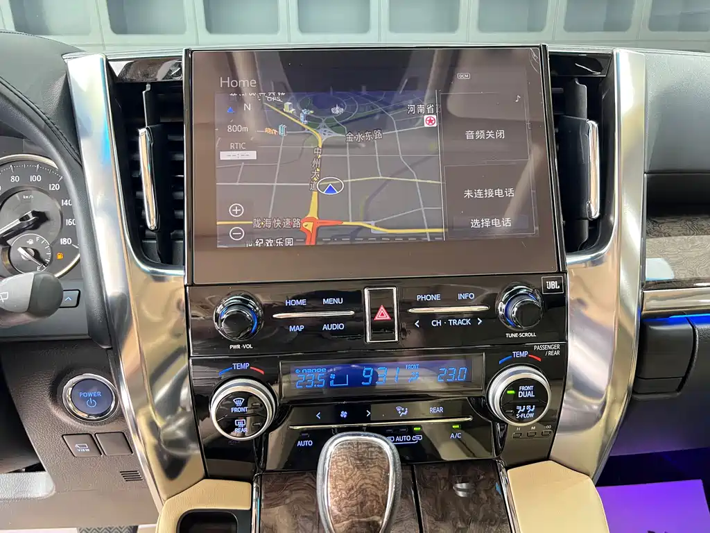 Toyota Alphard — миниатюра 24