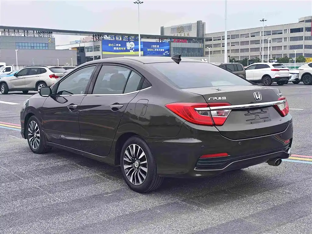 Honda Crider 2015 1.8L AT Luxury
