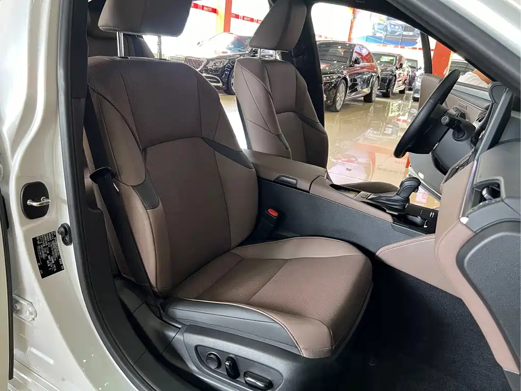 Lexus ES — миниатюра 13