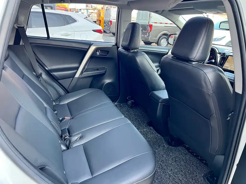Toyota RAV4 — миниатюра 15