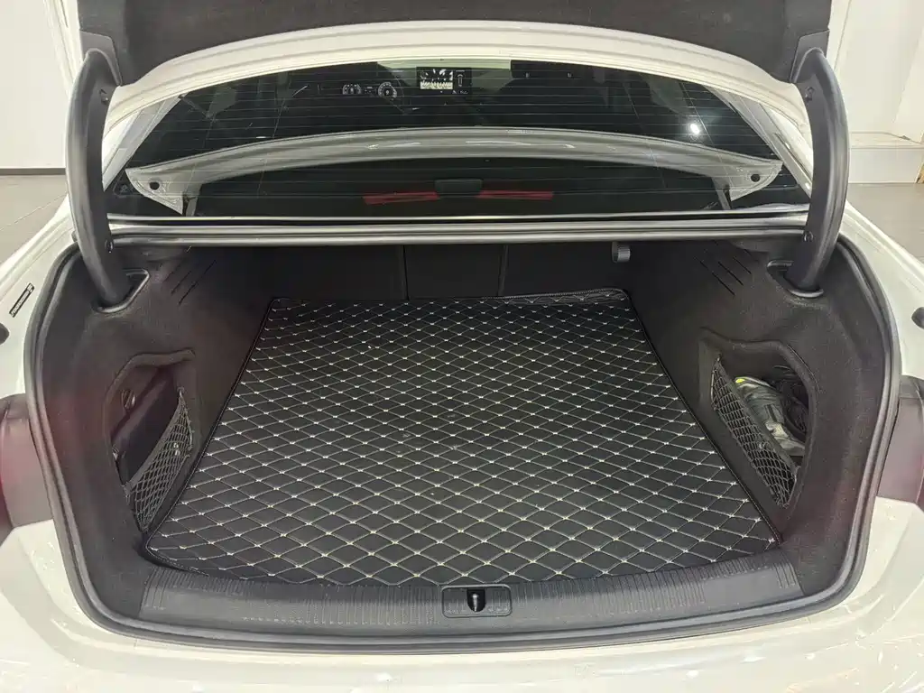 Audi A4L — миниатюра 19