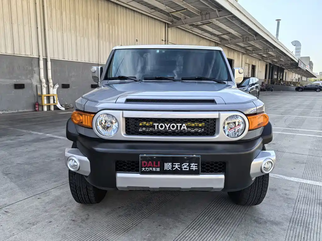 Toyota FJ Cruiser — миниатюра 2