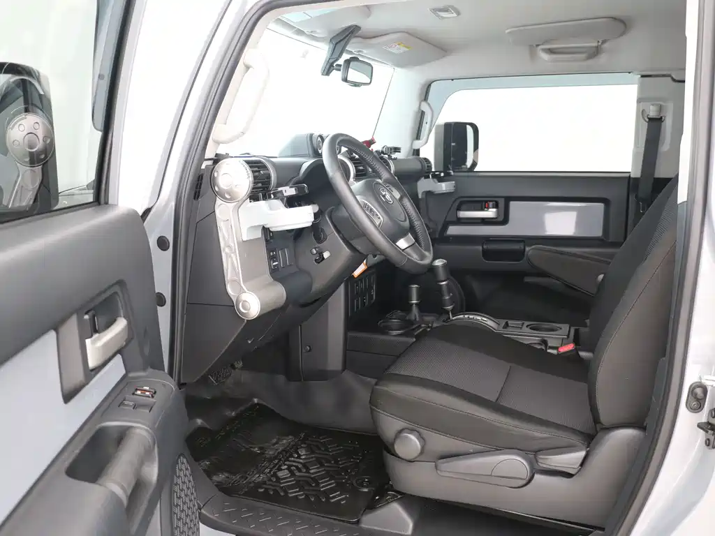 Toyota FJ Cruiser — миниатюра 4