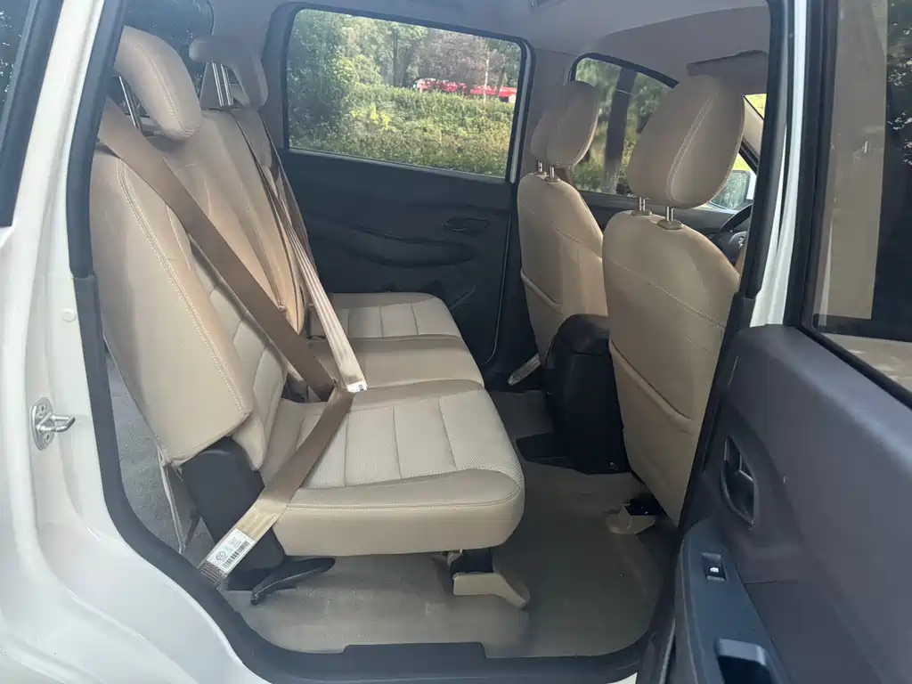 Wuling Hongguang — миниатюра 6