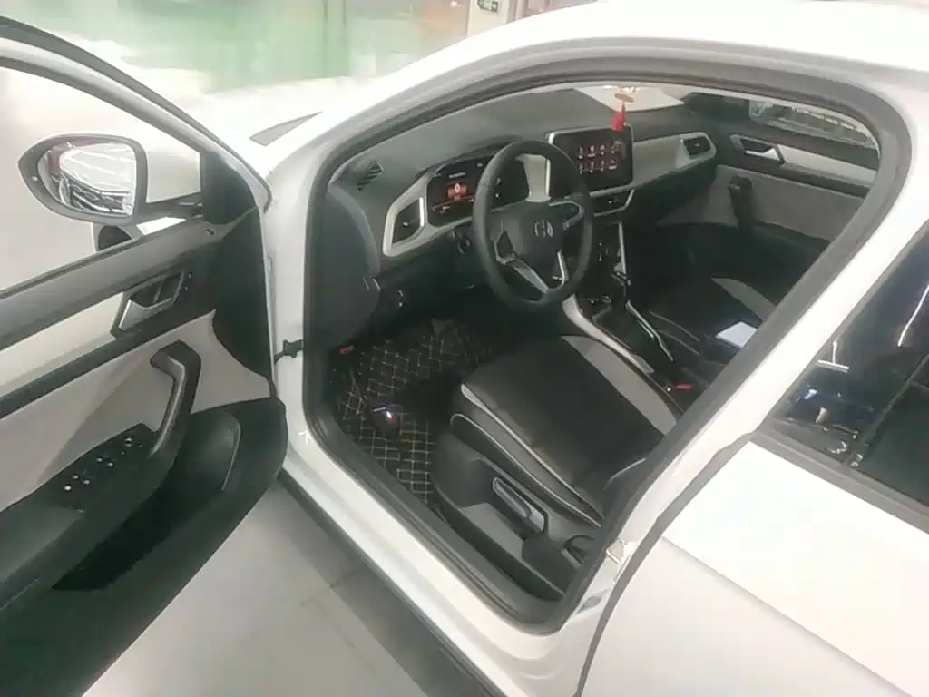 Volkswagen T-Roc — миниатюра 16