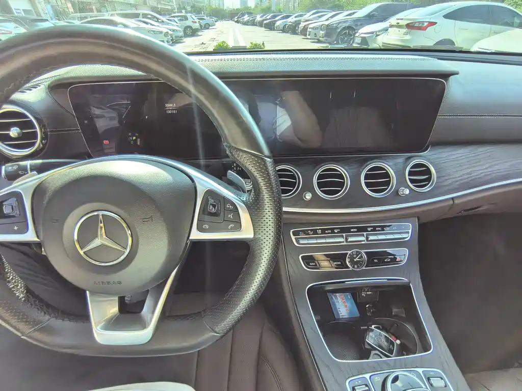 Mercedes-Benz E-Class — миниатюра 8