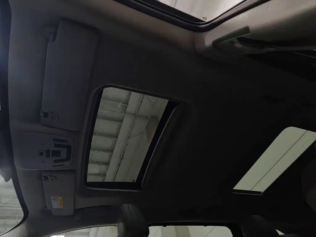 Toyota Granvia — миниатюра 14