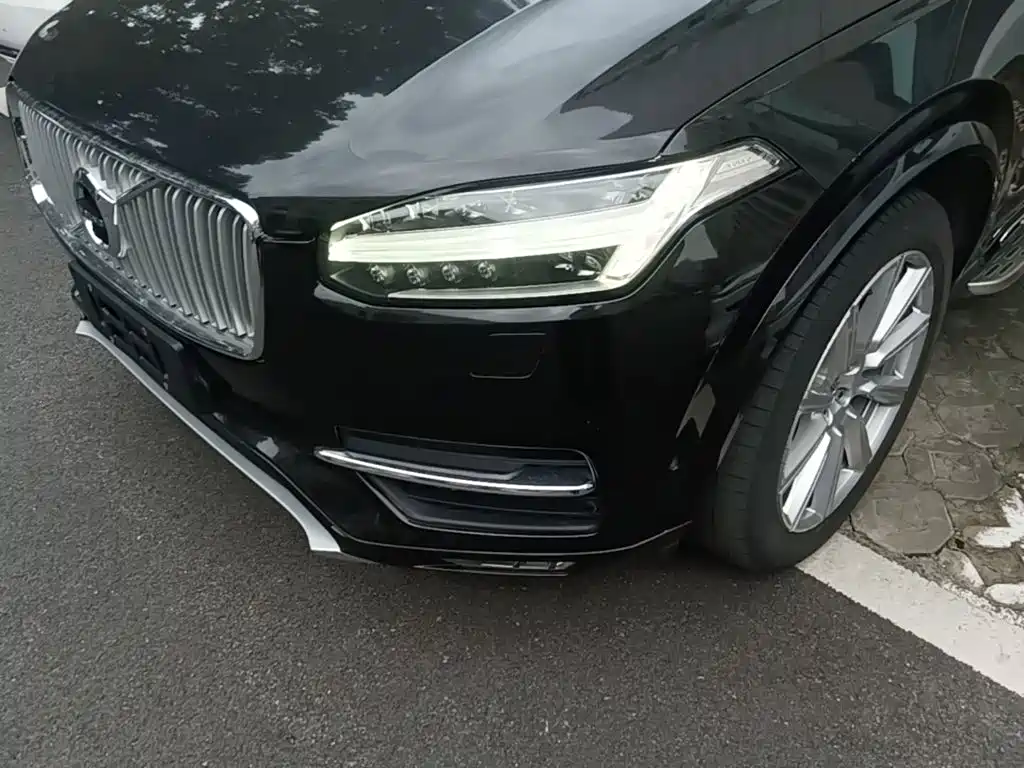 Volvo XC90 — миниатюра 24