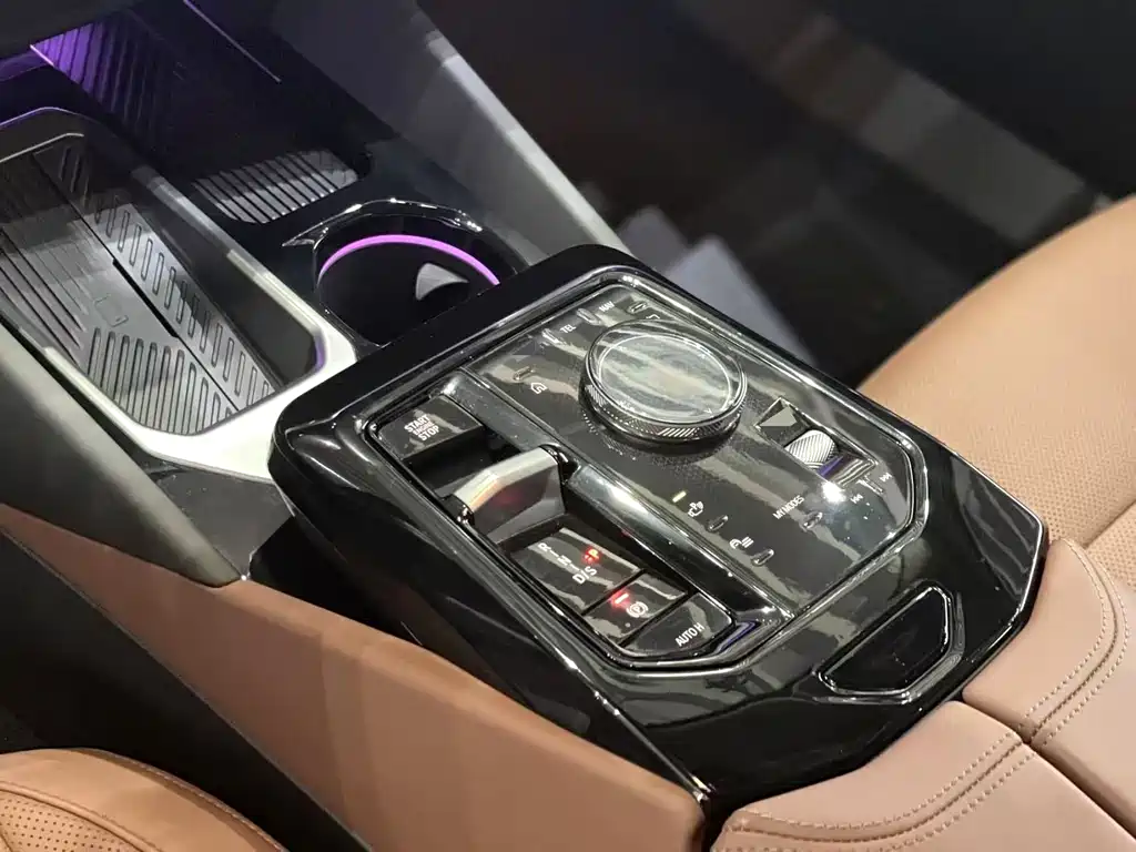BMW 5 Series — миниатюра 7
