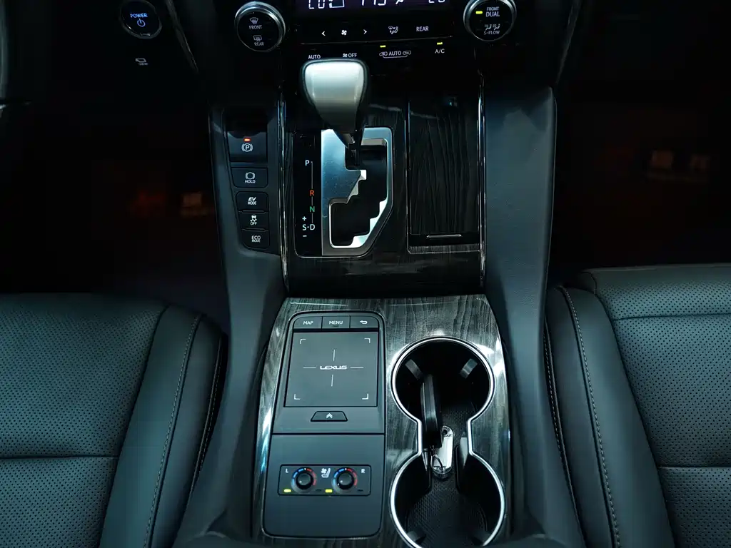 Lexus LM 2020 300h мест