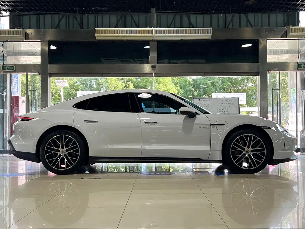 Porsche Taycan 2024 Taycan 4