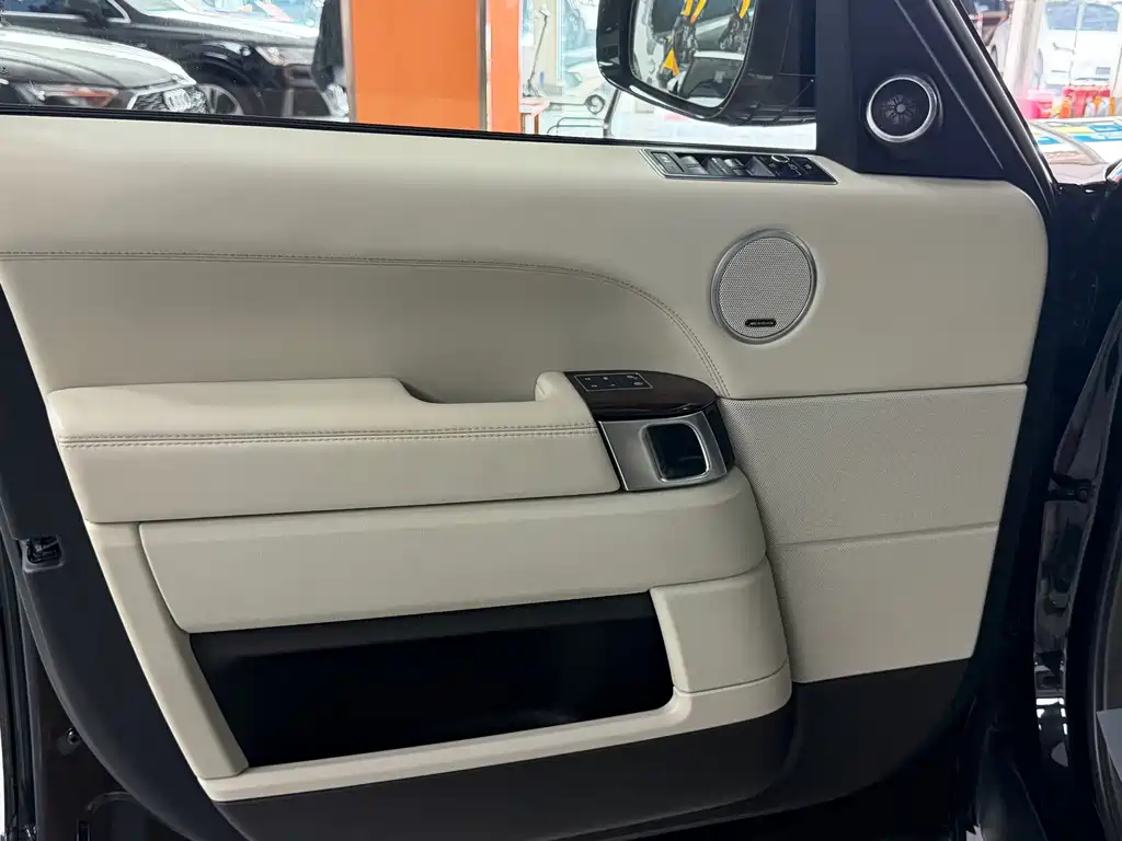 Land Rover Range Rover — миниатюра 4