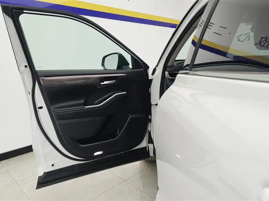 Toyota Highlander 2024 2.5L Luxury 7 мест