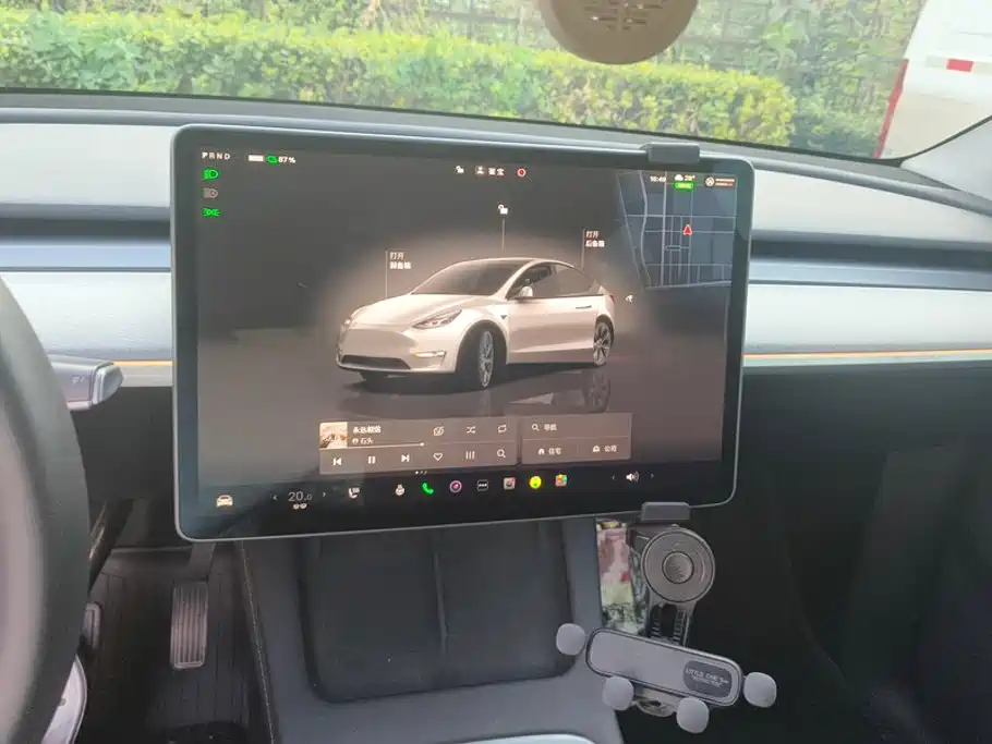 Tesla Model Y — миниатюра 13