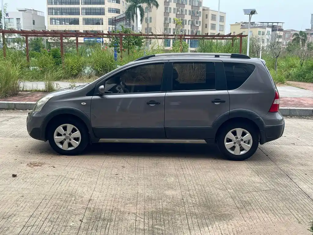 Nissan Livina — миниатюра 5