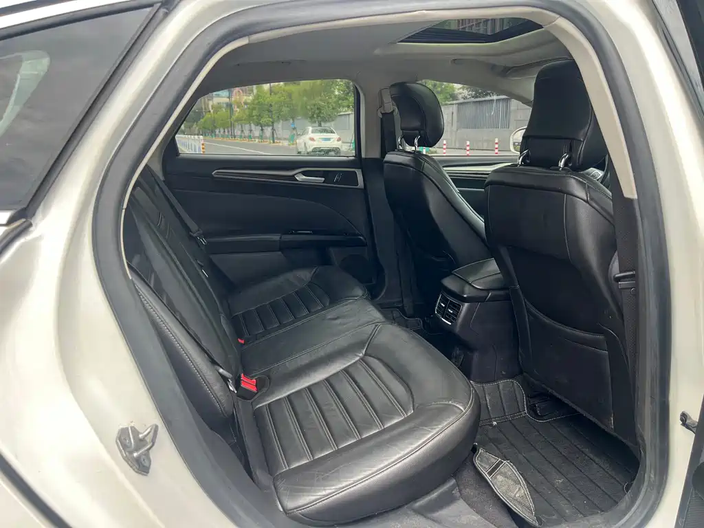 Ford Mondeo — миниатюра 14