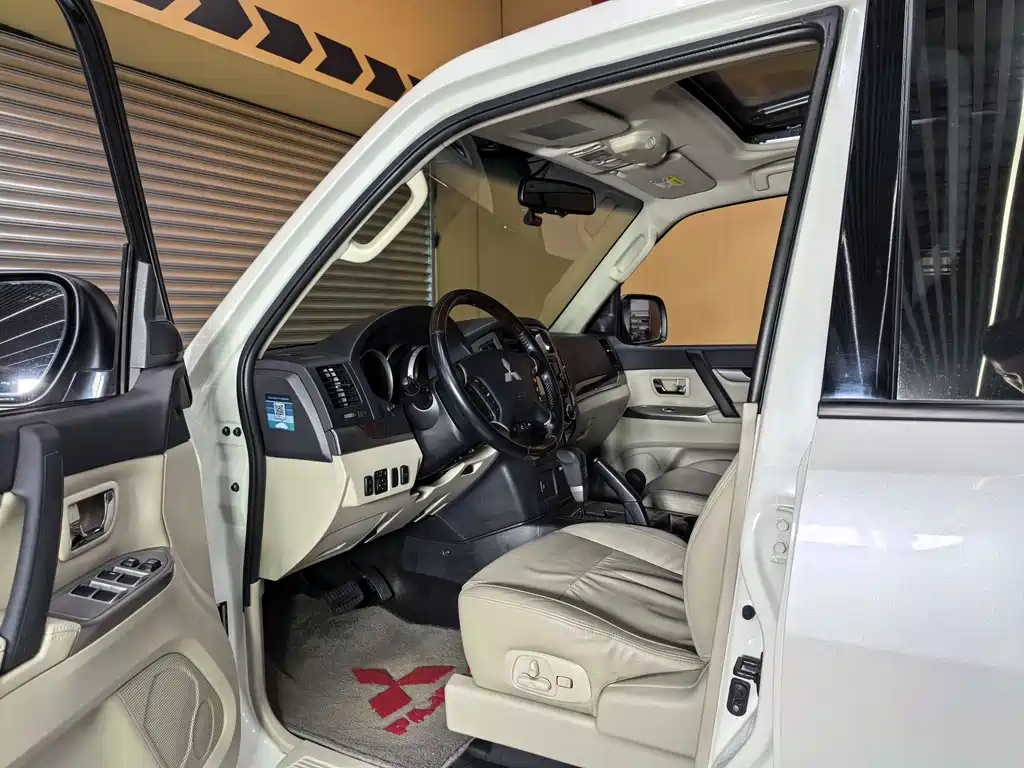Mitsubishi V97 2019 3.8L