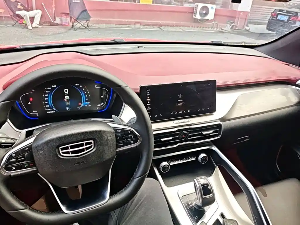 Geely Binyue — миниатюра 10