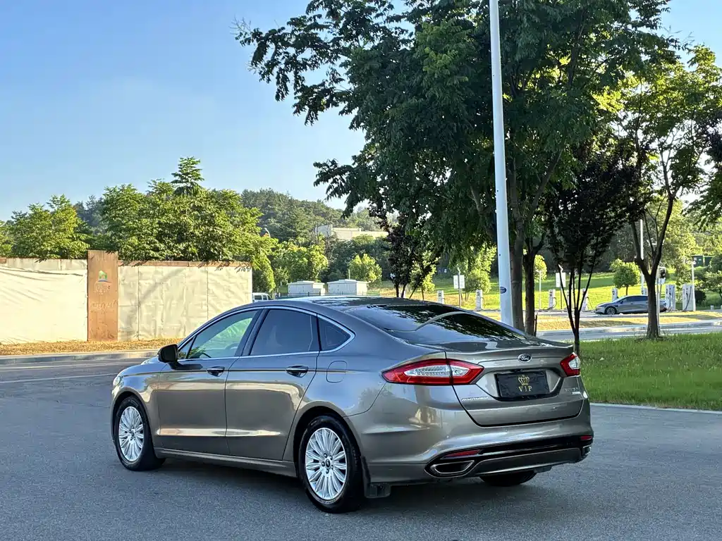 Ford Mondeo — миниатюра 8