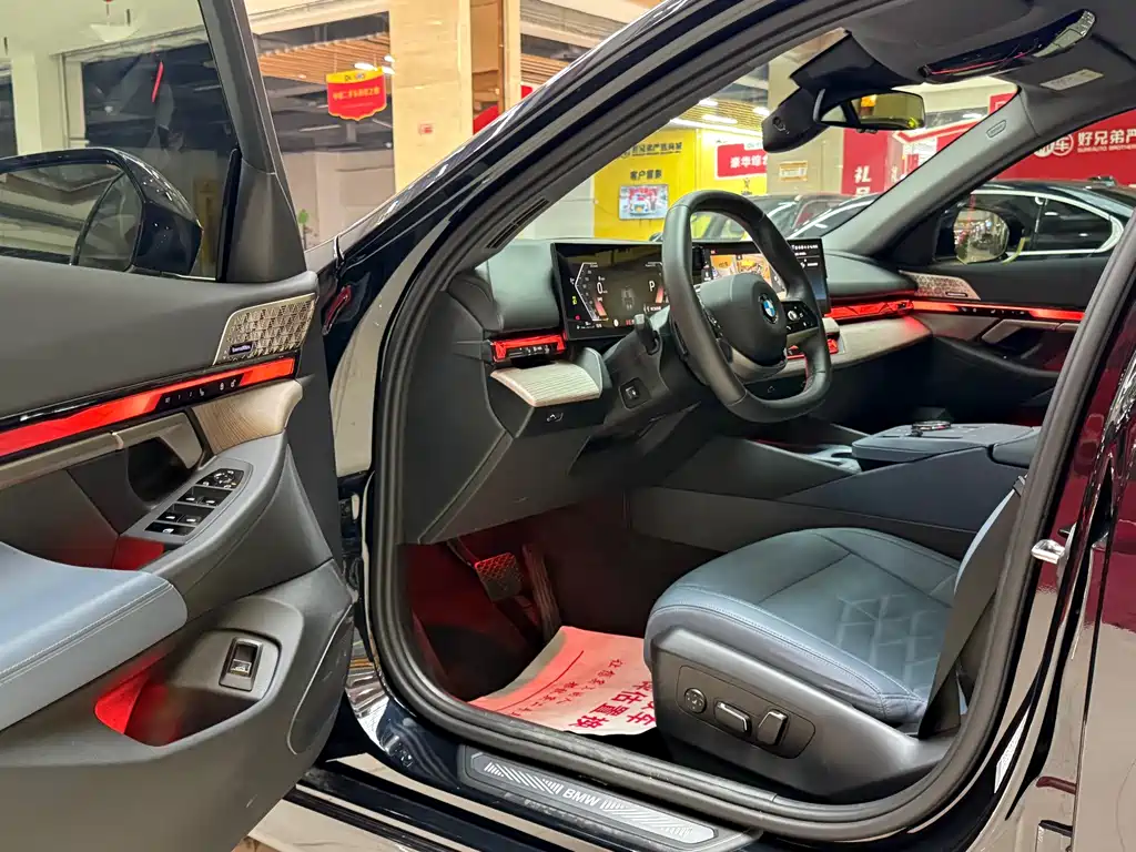 BMW 5 Series — миниатюра 4