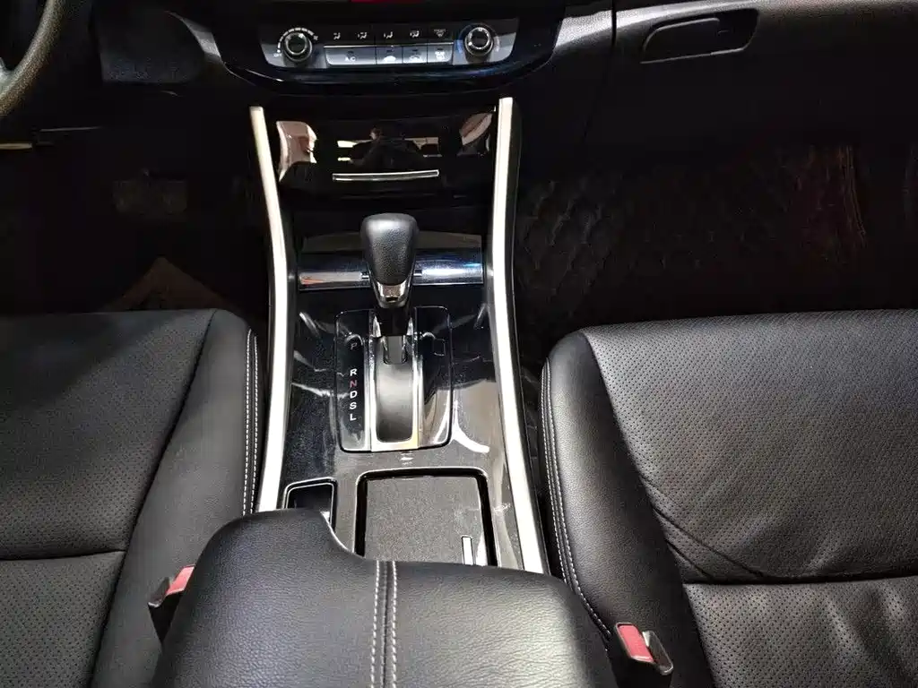 Honda Accord — миниатюра 6