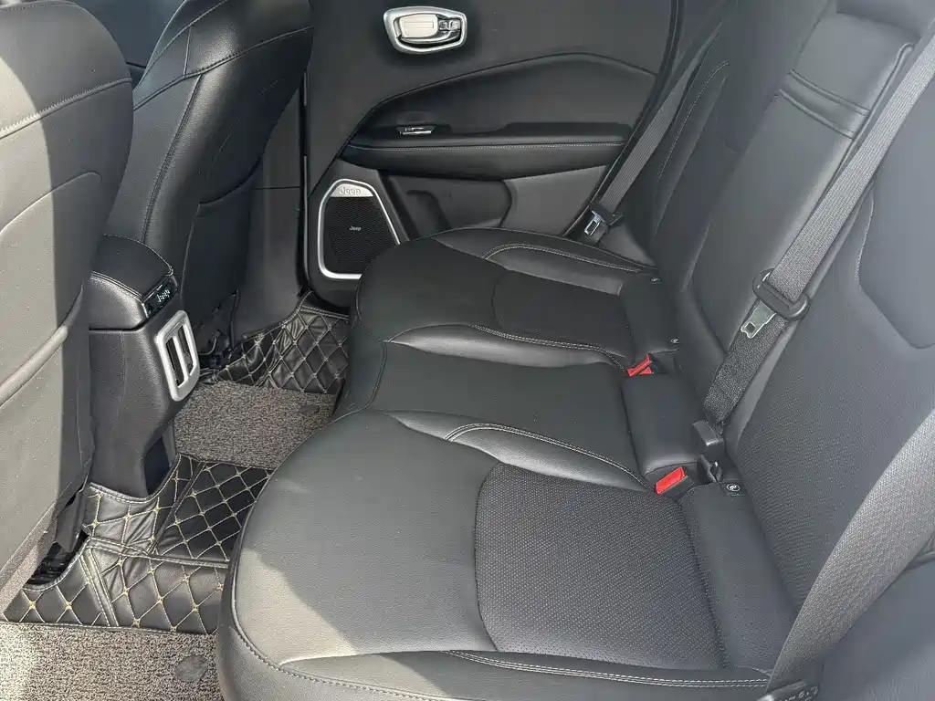 Jeep Compass — миниатюра 6