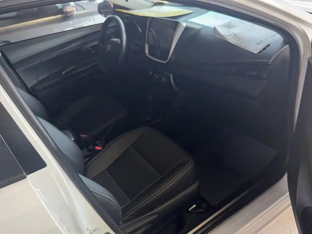 Toyota Yaris L — миниатюра 9