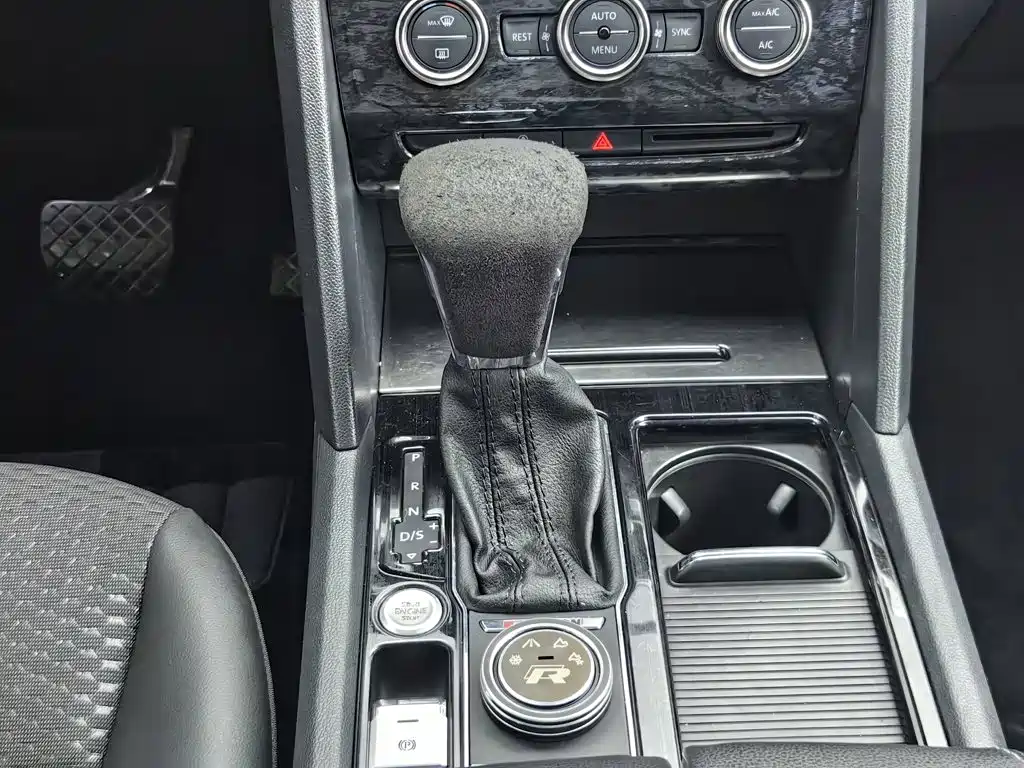 Volkswagen Teramont — миниатюра 13