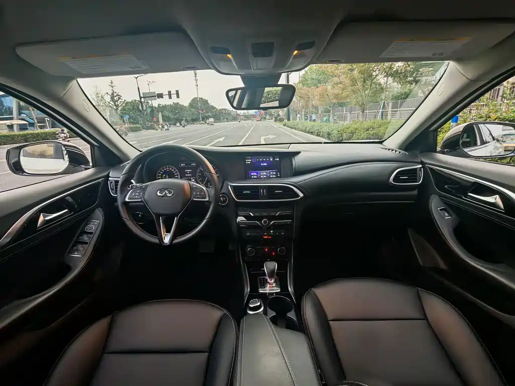 Infiniti QX30 — миниатюра 21