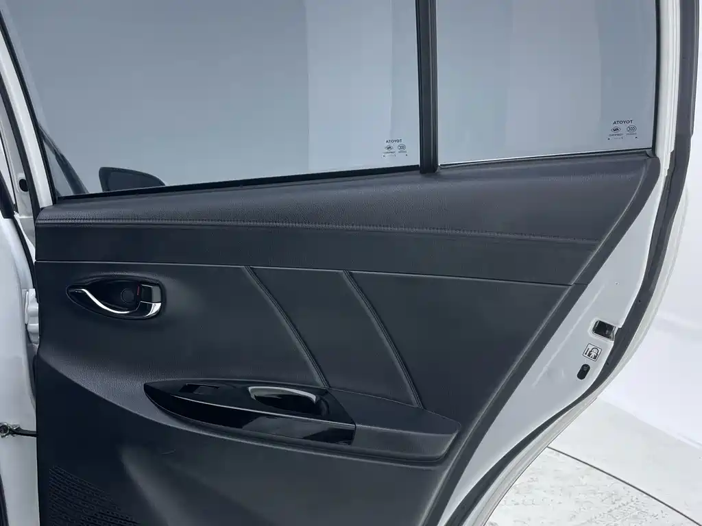 Toyota Yaris L — миниатюра 18