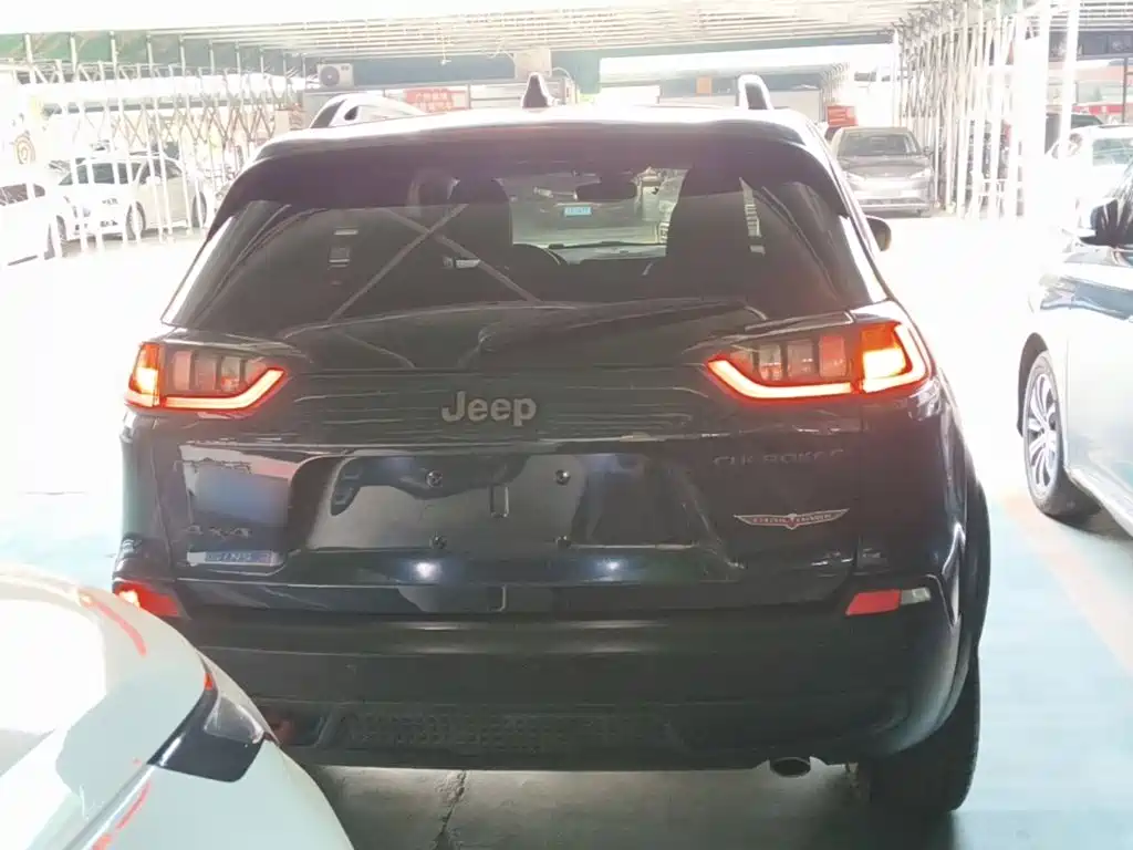 Jeep Cherokee — миниатюра 6