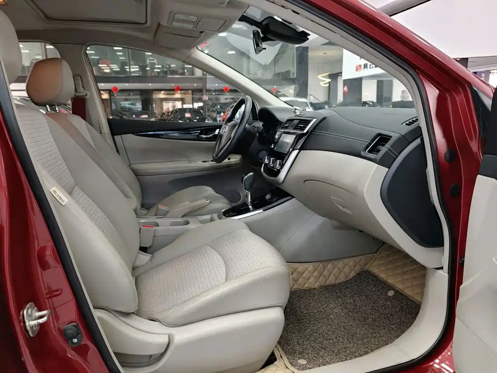 Nissan Tiida — миниатюра 13