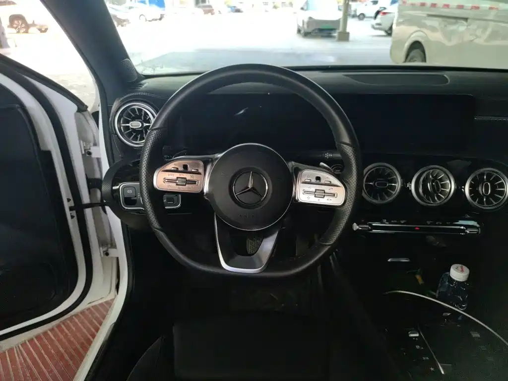 Mercedes-Benz A-Class — миниатюра 11