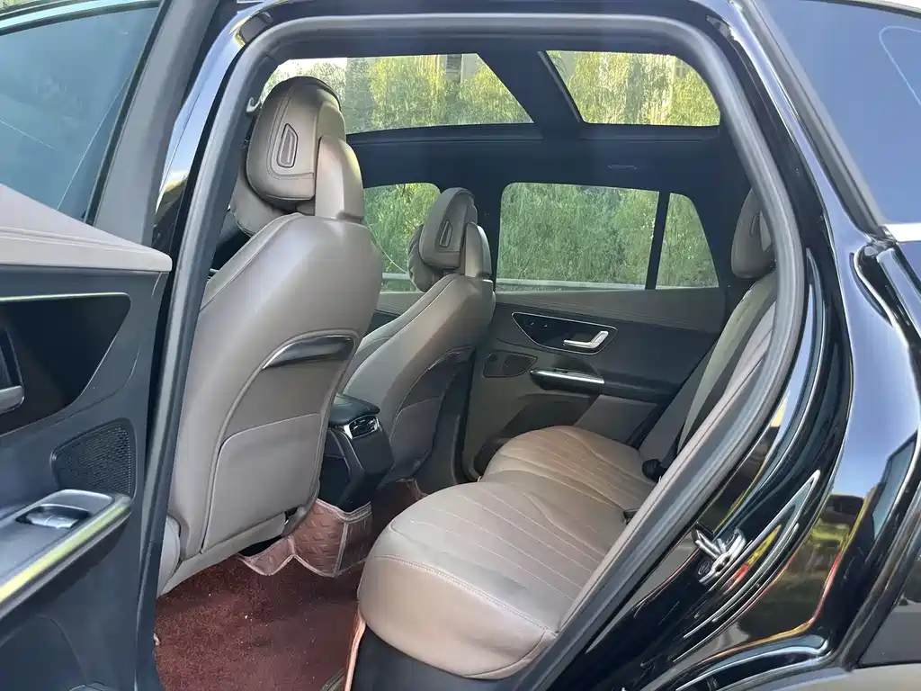 Mercedes-Benz EQE SUV — миниатюра 10