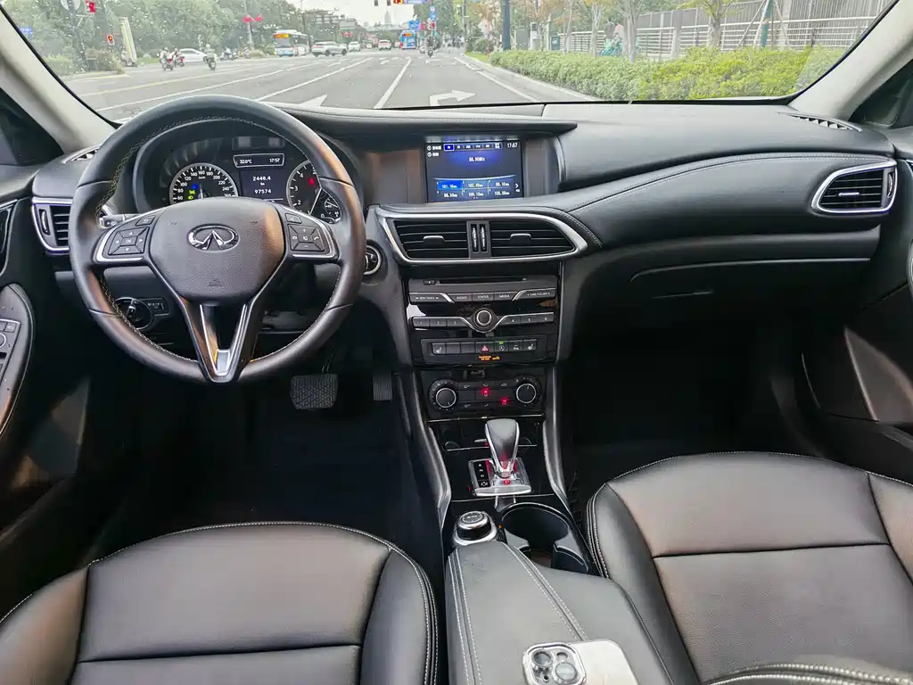 Infiniti QX30 — миниатюра 20