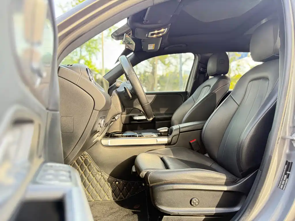 Mercedes-Benz GLB — миниатюра 16