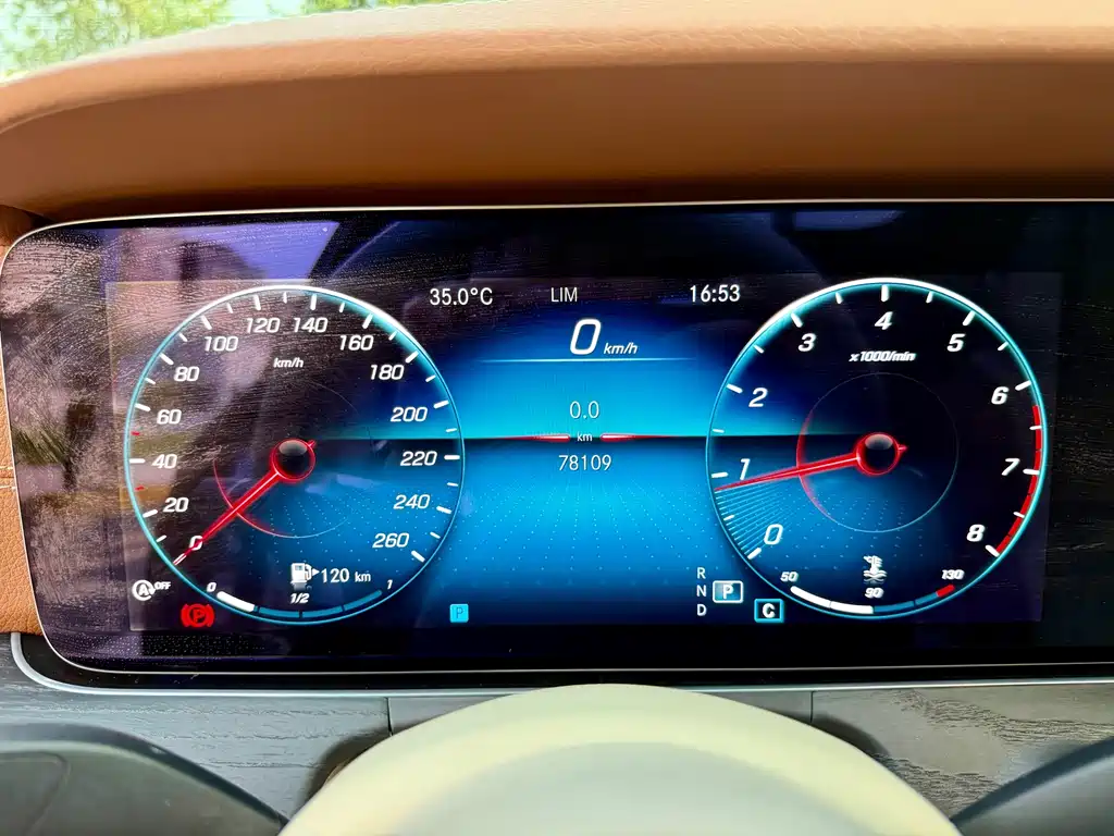 Mercedes-Benz E-Class — миниатюра 11