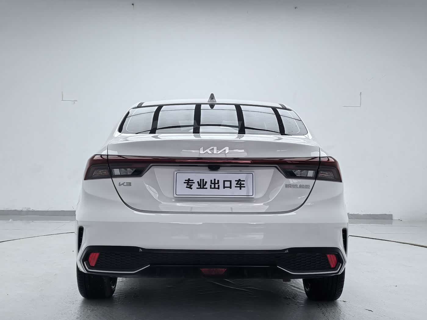 Kia K3 1.5 л 2023 г. Белый, пробег 24000 км