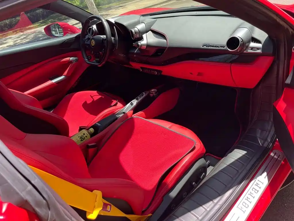 Ferrari F8 — миниатюра 6
