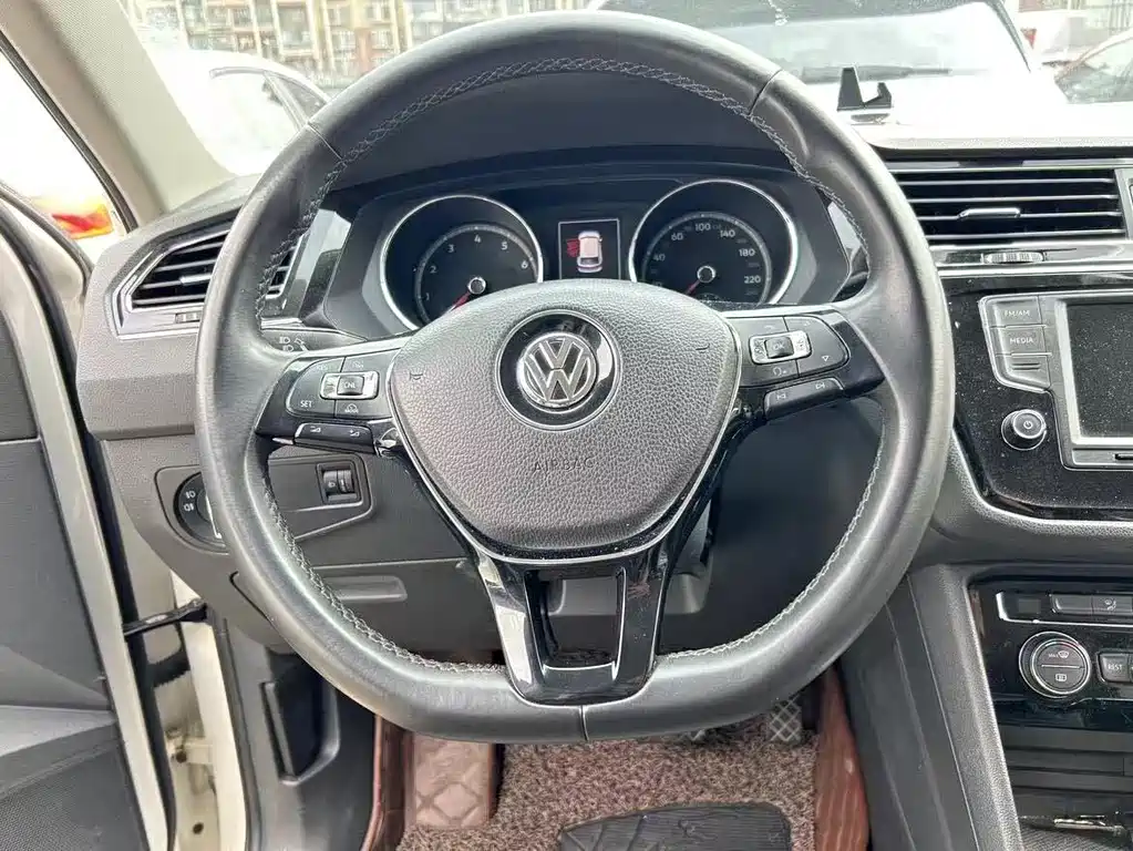 Volkswagen Tiguan L — миниатюра 6