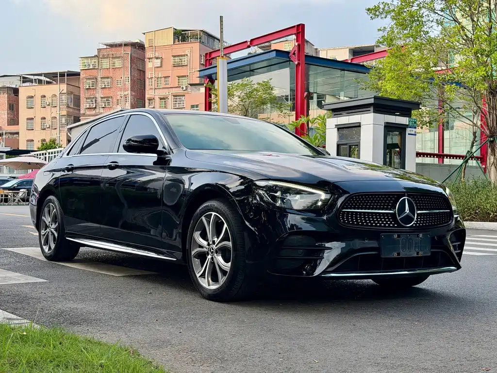 Mercedes-Benz E-Class — миниатюра 5
