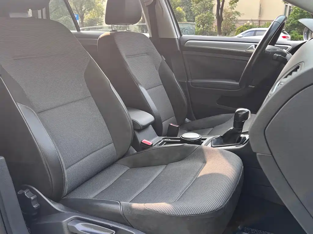 Volkswagen Golf — миниатюра 25