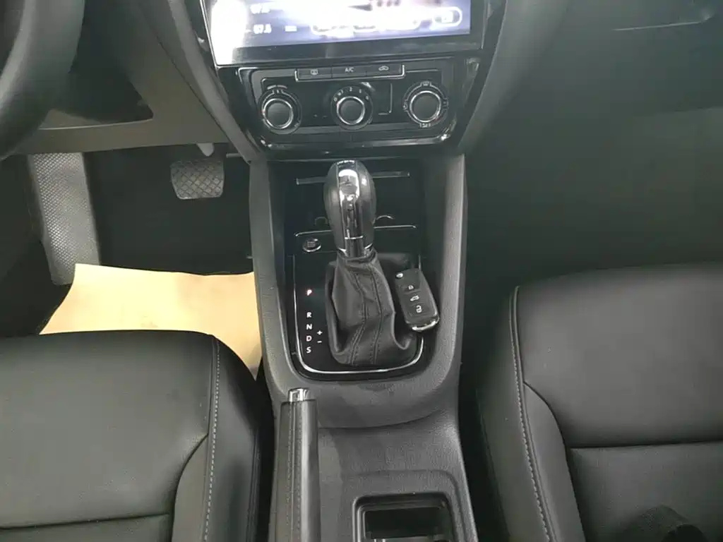 Volkswagen Sagitar — миниатюра 6