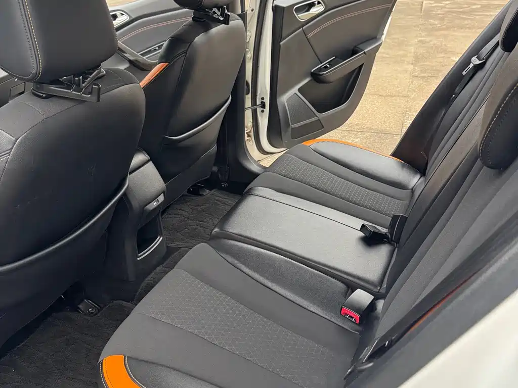 Baojun 310 — миниатюра 12