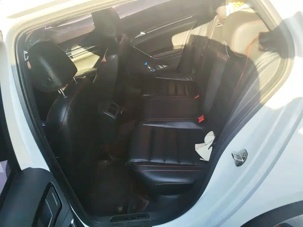 Volkswagen Golf GTI — миниатюра 13