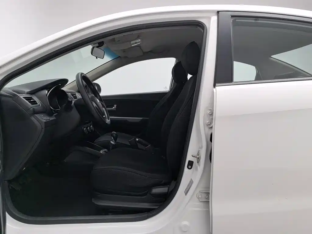 Kia K2 — миниатюра 10